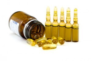 vitamin e oil 300x199 Những mẹo đơn giản giúp bạn thỏi bay vết thâm của mụn