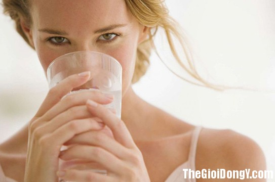 091423 Uong nuoc da 1 Uống nước đá có thể dẫn tới những vấn đề về sức khỏe nghiêm trọng