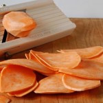 slicing-raw-sweet-potatoes_28942781