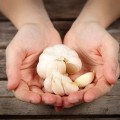 1-benefits-of-eating-raw-garlic-every-day-132235708