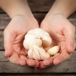 1-benefits-of-eating-raw-garlic-every-day-132235708